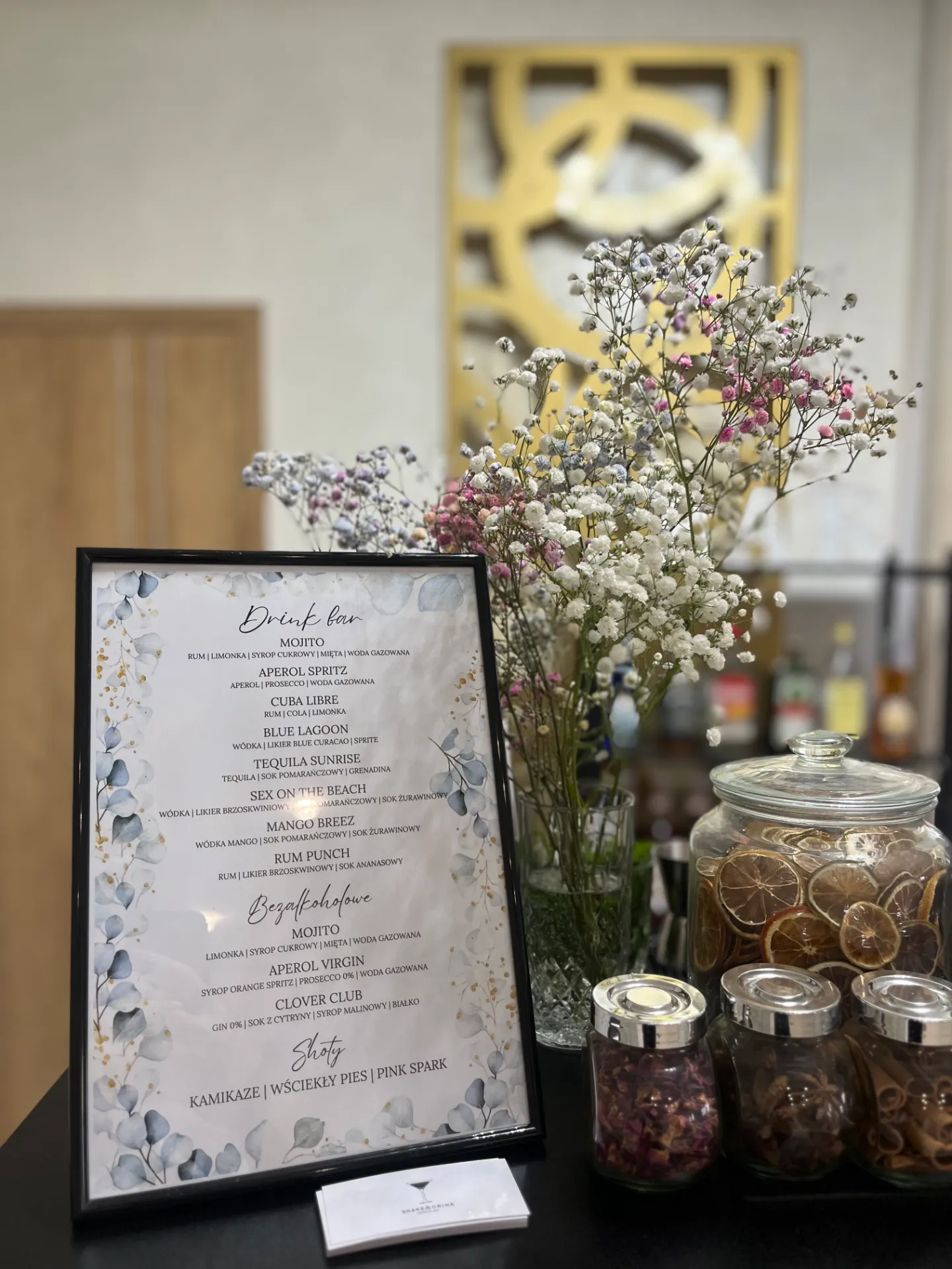 Karta drinków Shake&Drink przy barze